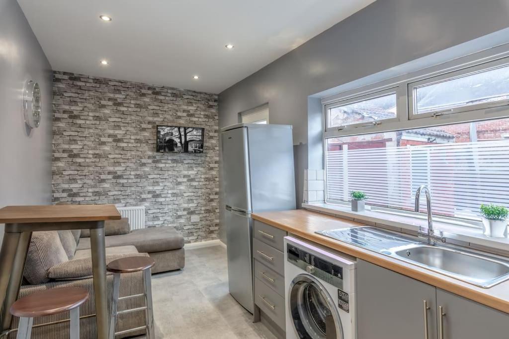 Town Centre Town House Free Wifi And Free On Street Parking *