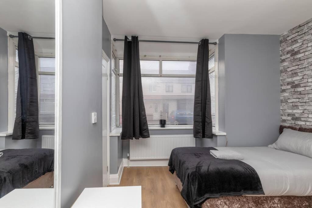 Apartment Town Centre Town House Free Wifi And Free On Street Parking