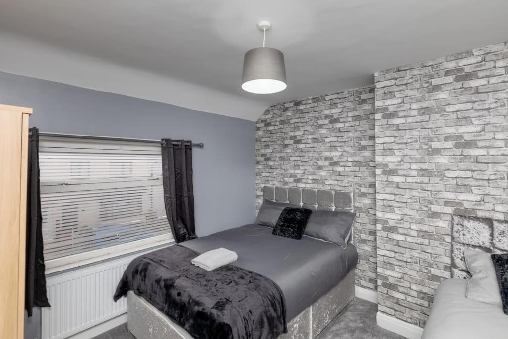 Town Centre Town House Free Wifi And Free On Street Parking Apartment Middlesbrough