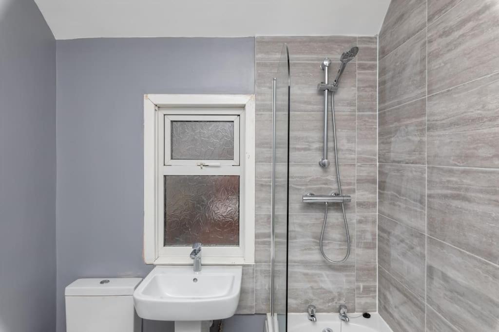 Apartment Town Centre Town House Free Wifi And Free On Street Parking Middlesbrough