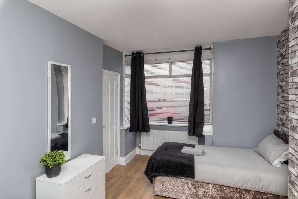 Town Centre Town House Free Wifi And Free On Street Parking Middlesbrough