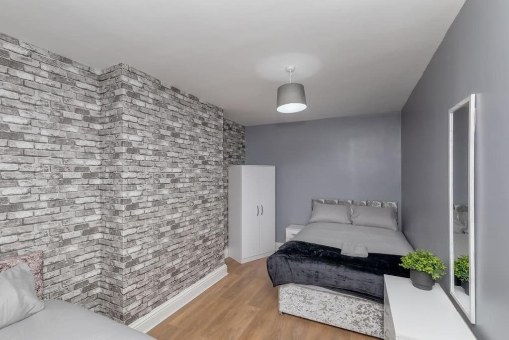 Town Centre Town House Free Wifi And Free On Street Parking Apartment *